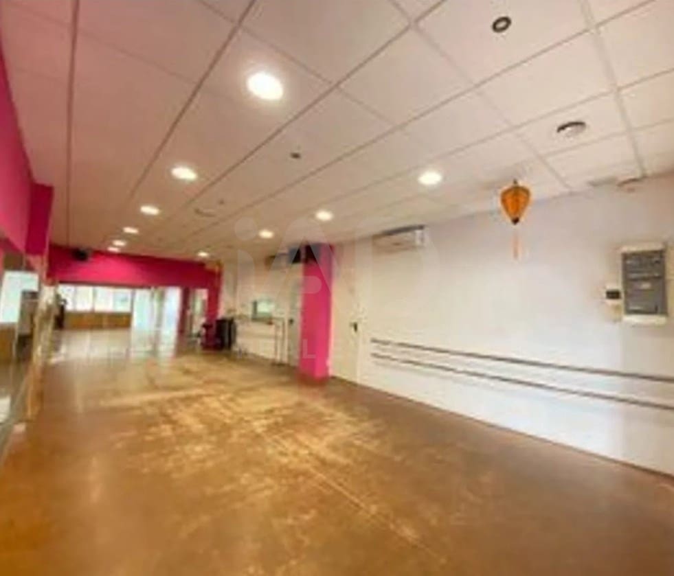 3 makuuhuone Kaupallinen myytävänä paikassa Almeria kaupunki - 119 900 € (Ref: 9987674)