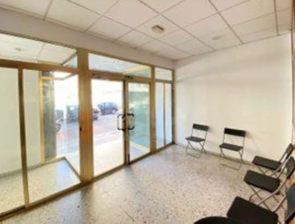 3 makuuhuone Kaupallinen myytävänä paikassa Almeria kaupunki - 119 900 € (Ref: 9987674)