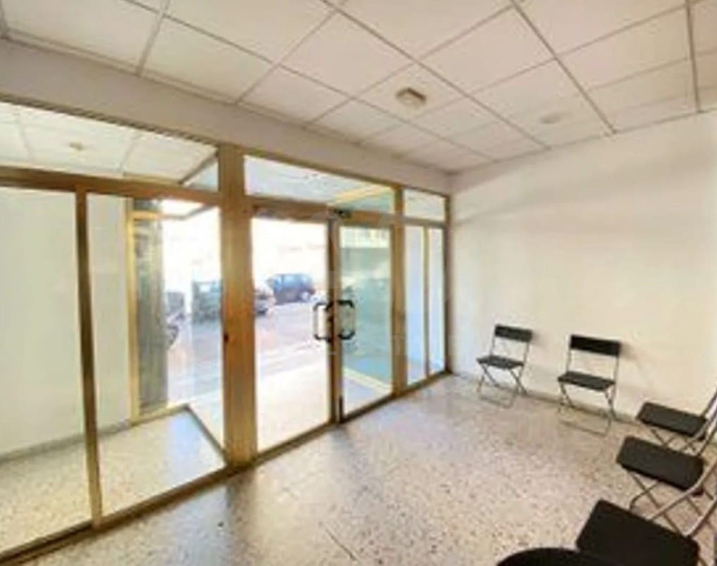 3 makuuhuone Kaupallinen myytävänä paikassa Almeria kaupunki - 119 900 € (Ref: 9987674)