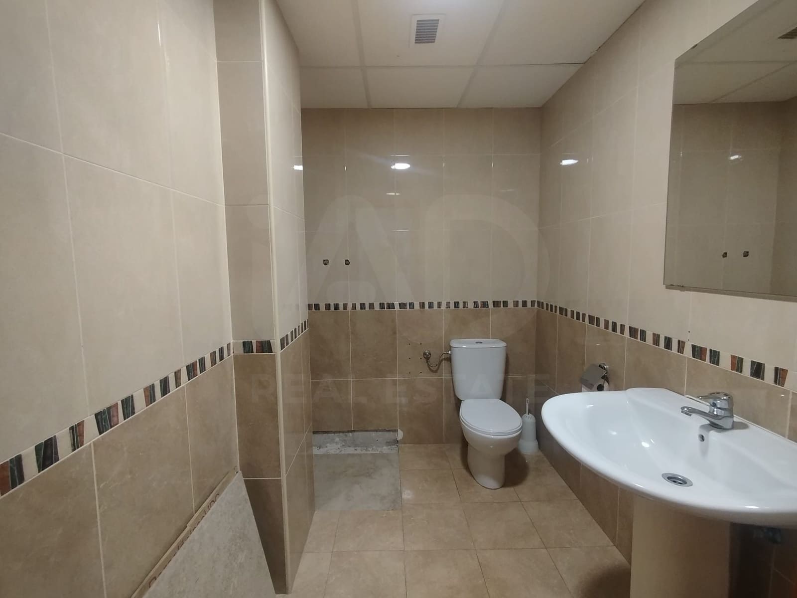 3 makuuhuone Kaupallinen myytävänä paikassa Almeria kaupunki - 119 900 € (Ref: 9987674)