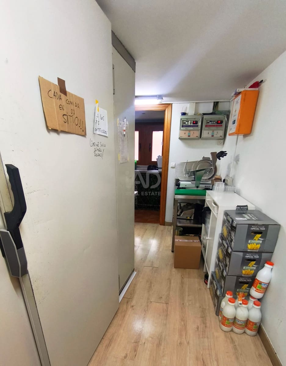 5 soverom Kommersiell til salgs i Leon by - € 450 000 (Ref: 9987675)