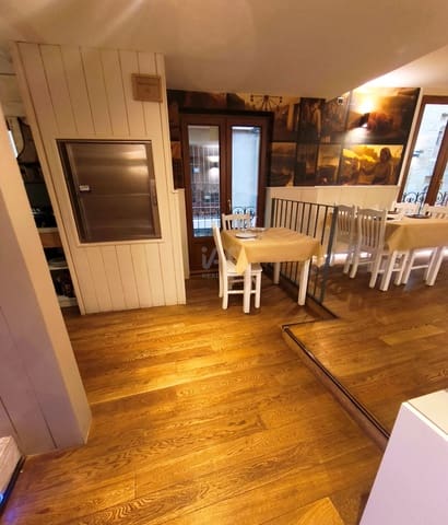 5 soverom Kommersiell til salgs i Leon by - € 450 000 (Ref: 9987675)