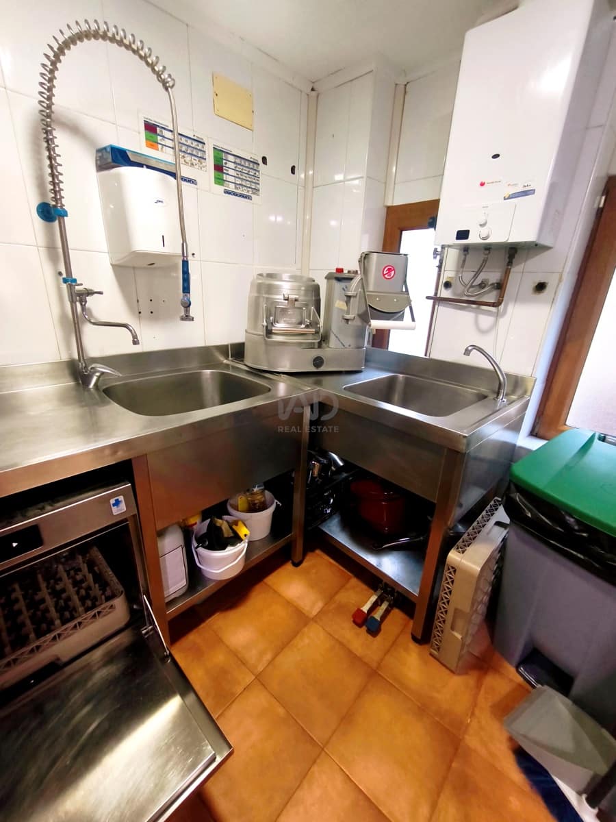 5 soverom Kommersiell til salgs i Leon by - € 450 000 (Ref: 9987675)