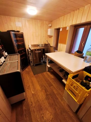 5 soverom Kommersiell til salgs i Leon by - € 450 000 (Ref: 9987675)