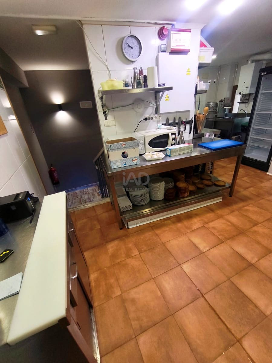 5 soverom Kommersiell til salgs i Leon by - € 450 000 (Ref: 9987675)