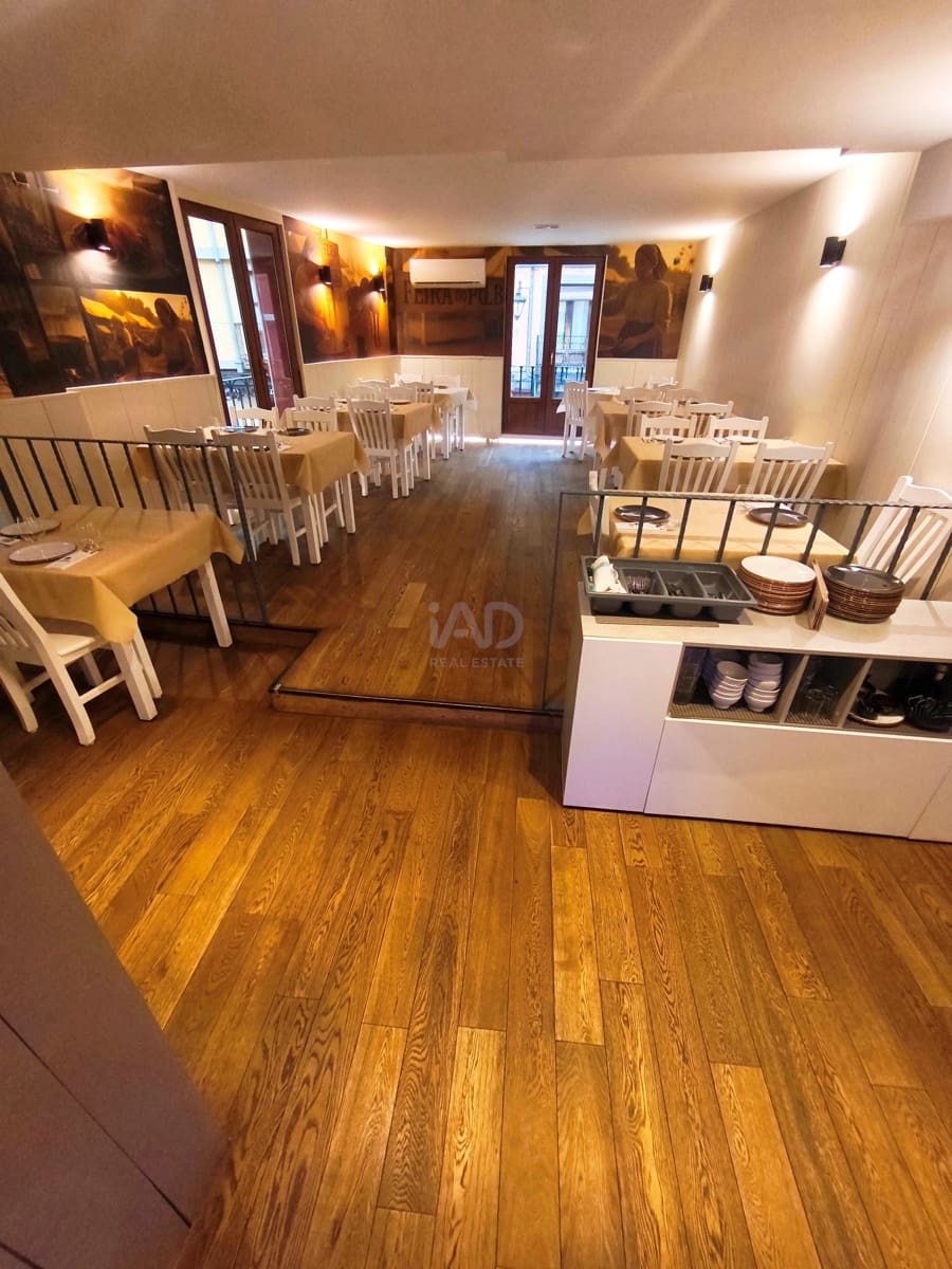 5 soverom Kommersiell til salgs i Leon by - € 450 000 (Ref: 9987675)