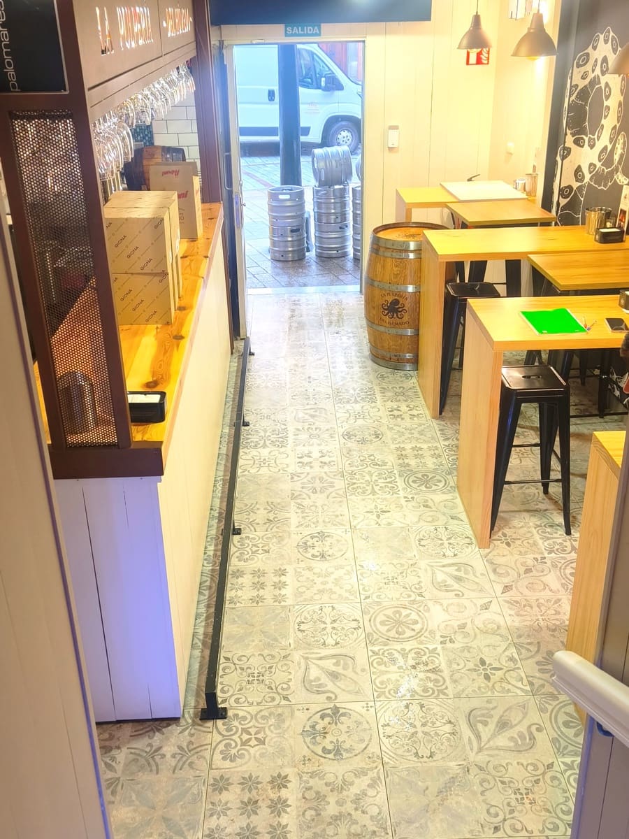 5 soverom Kommersiell til salgs i Leon by - € 450 000 (Ref: 9987675)