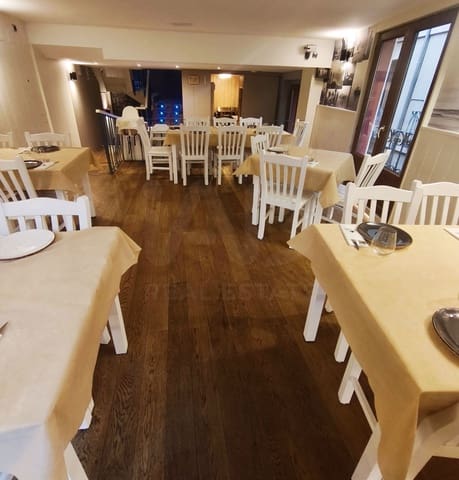 5 bedroom Commercial for sale in León city - € 450,000 (Ref: 9987675)