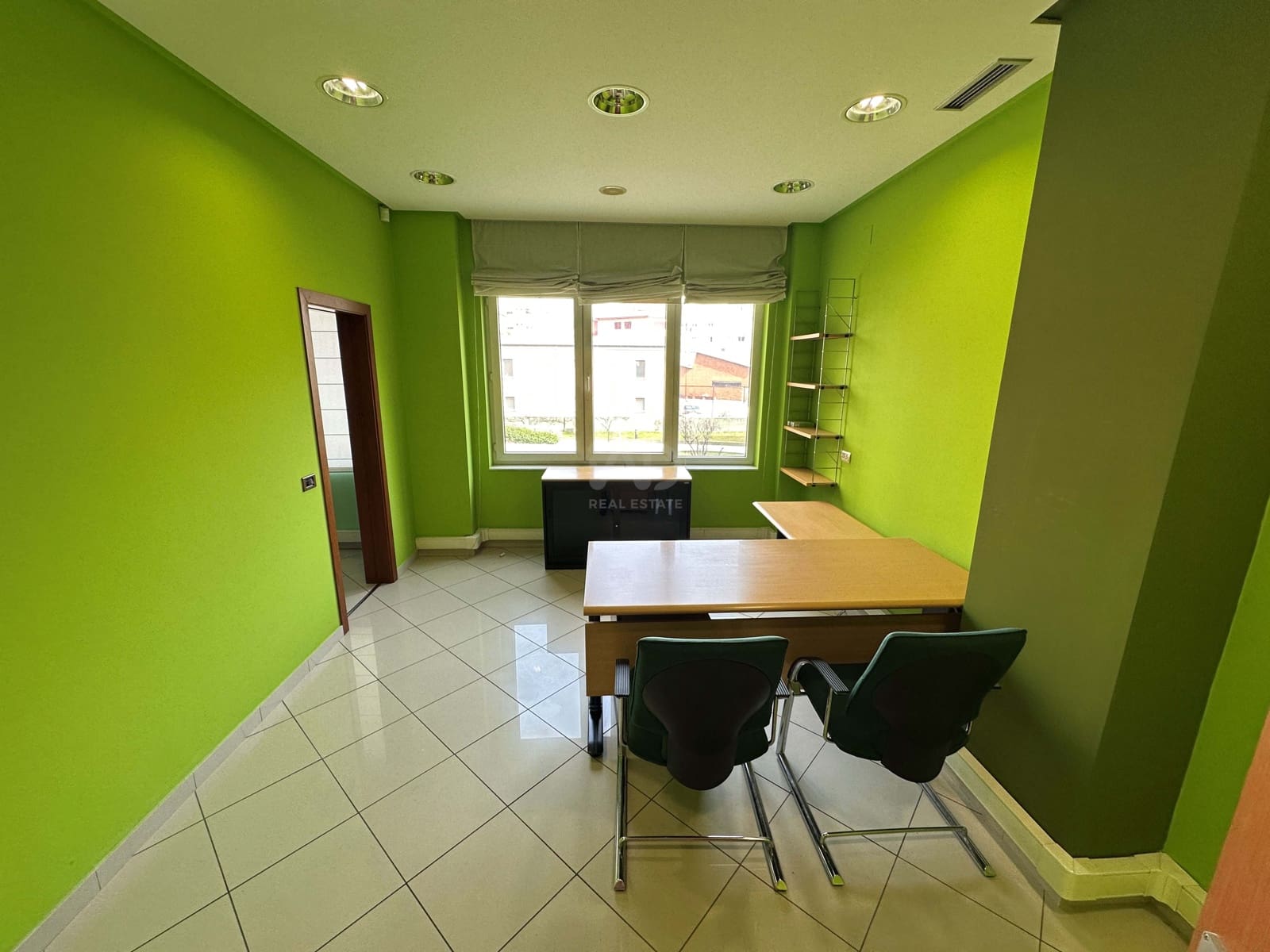 5 soverom Kommersiell til leie i Leon by - € 1 600 (Ref: 9987676)