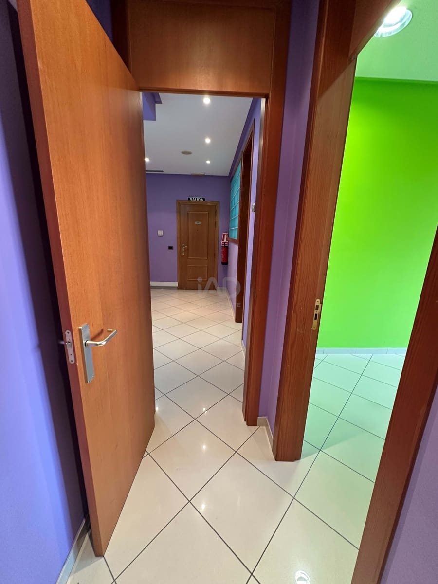 5 soverom Kommersiell til leie i Leon by - € 1 600 (Ref: 9987676)