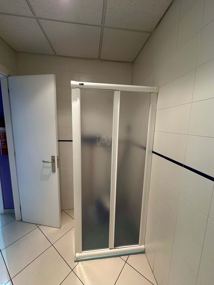 5 soverom Kommersiell til leie i Leon by - € 1 600 (Ref: 9987676)