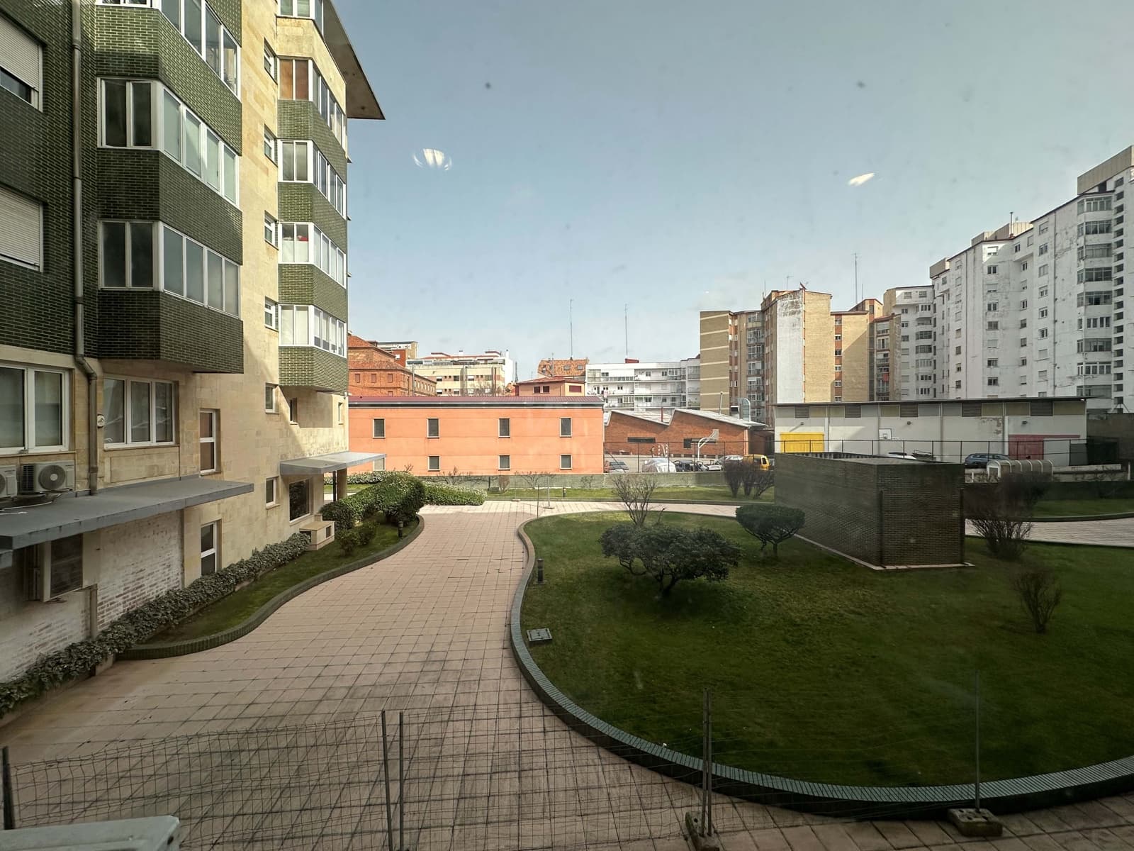 5 soverom Kommersiell til leie i Leon by - € 1 600 (Ref: 9987676)