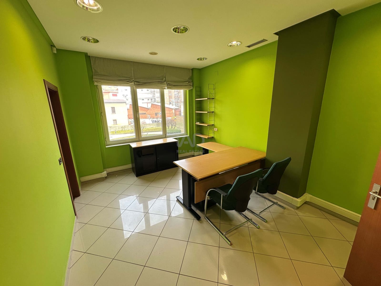 5 soverom Kommersiell til leie i Leon by - € 1 600 (Ref: 9987676)