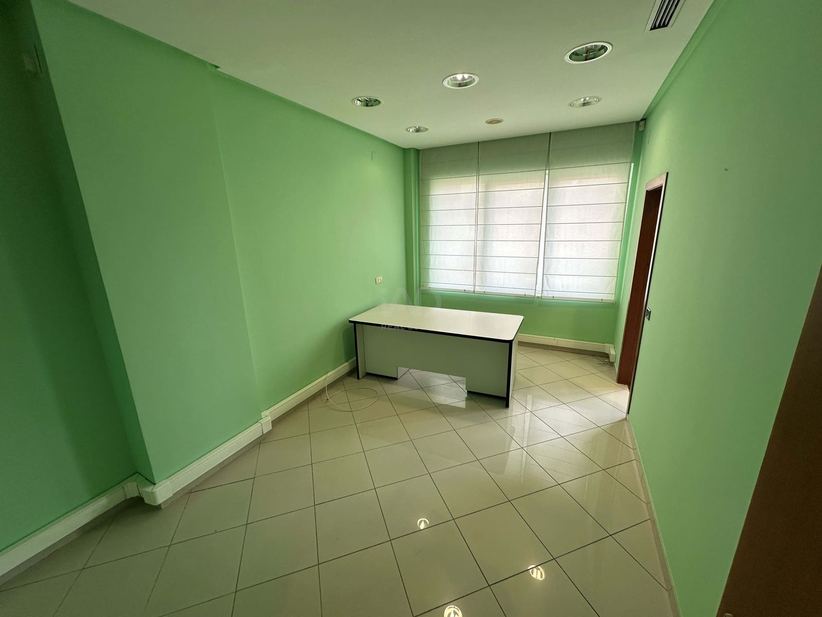 5 soverom Kommersiell til leie i Leon by - € 1 600 (Ref: 9987676)
