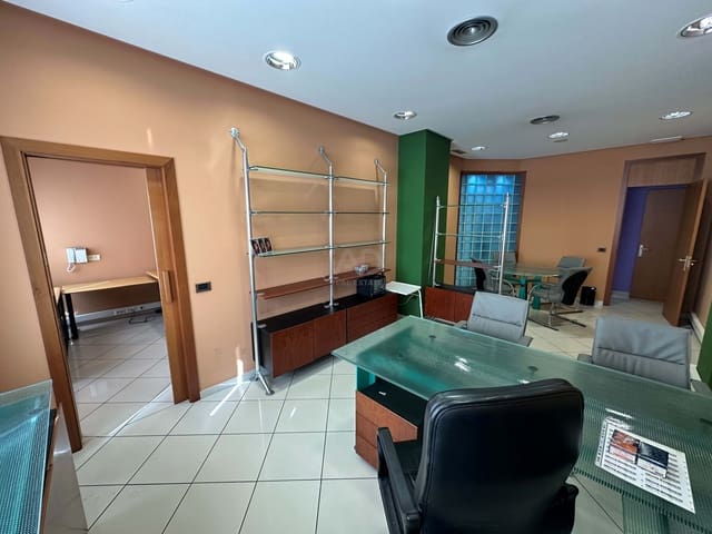 5 soveværelse Erhverv til leje i León by - € 1.600 (Ref: 9987676)