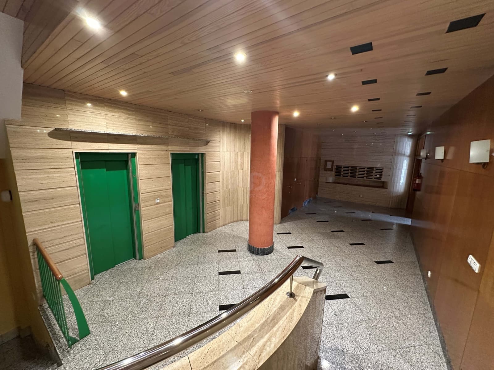 5 soverom Kommersiell til leie i Leon by - € 1 600 (Ref: 9987676)