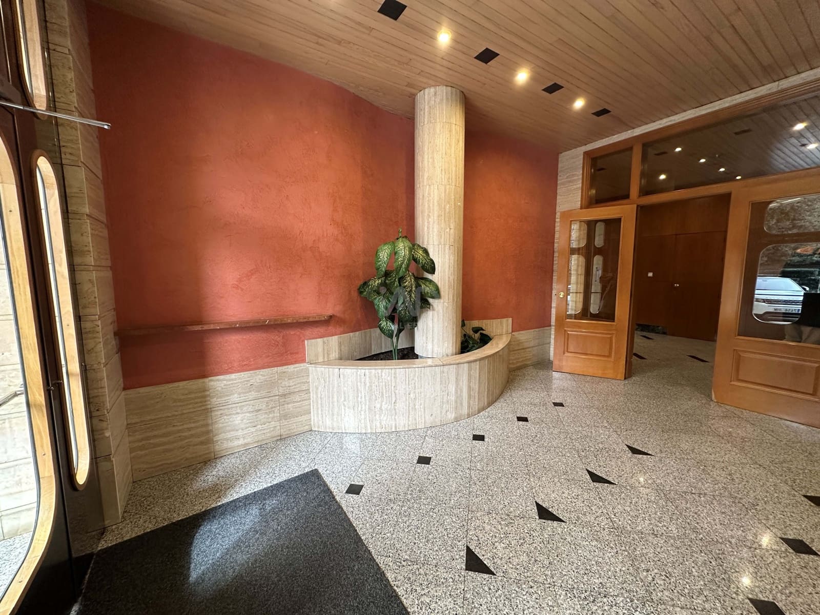5 soverom Kommersiell til leie i Leon by - € 1 600 (Ref: 9987676)