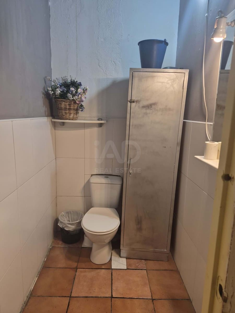 Kommersiell til salgs i Leon by - € 69 000 (Ref: 9987677)