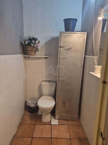 Kommersiell til salgs i Leon by - € 69 000 (Ref: 9987677)