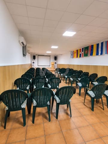 Kommersiell til salgs i Leon by - € 69 000 (Ref: 9987677)