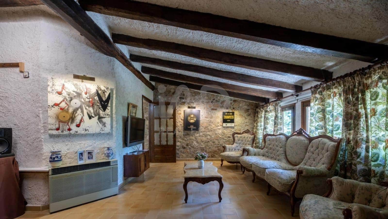 11 bedroom Finca/Country House for sale in Girona city with pool garage - € 1,700,000 (Ref: 9987678)