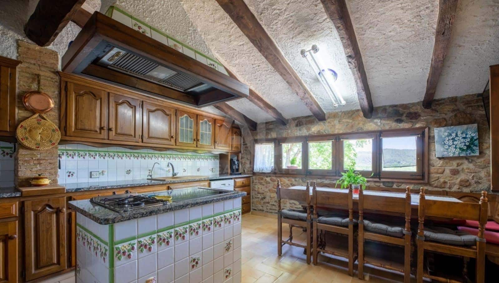 11 bedroom Finca/Country House for sale in Girona city with pool garage - € 1,700,000 (Ref: 9987678)