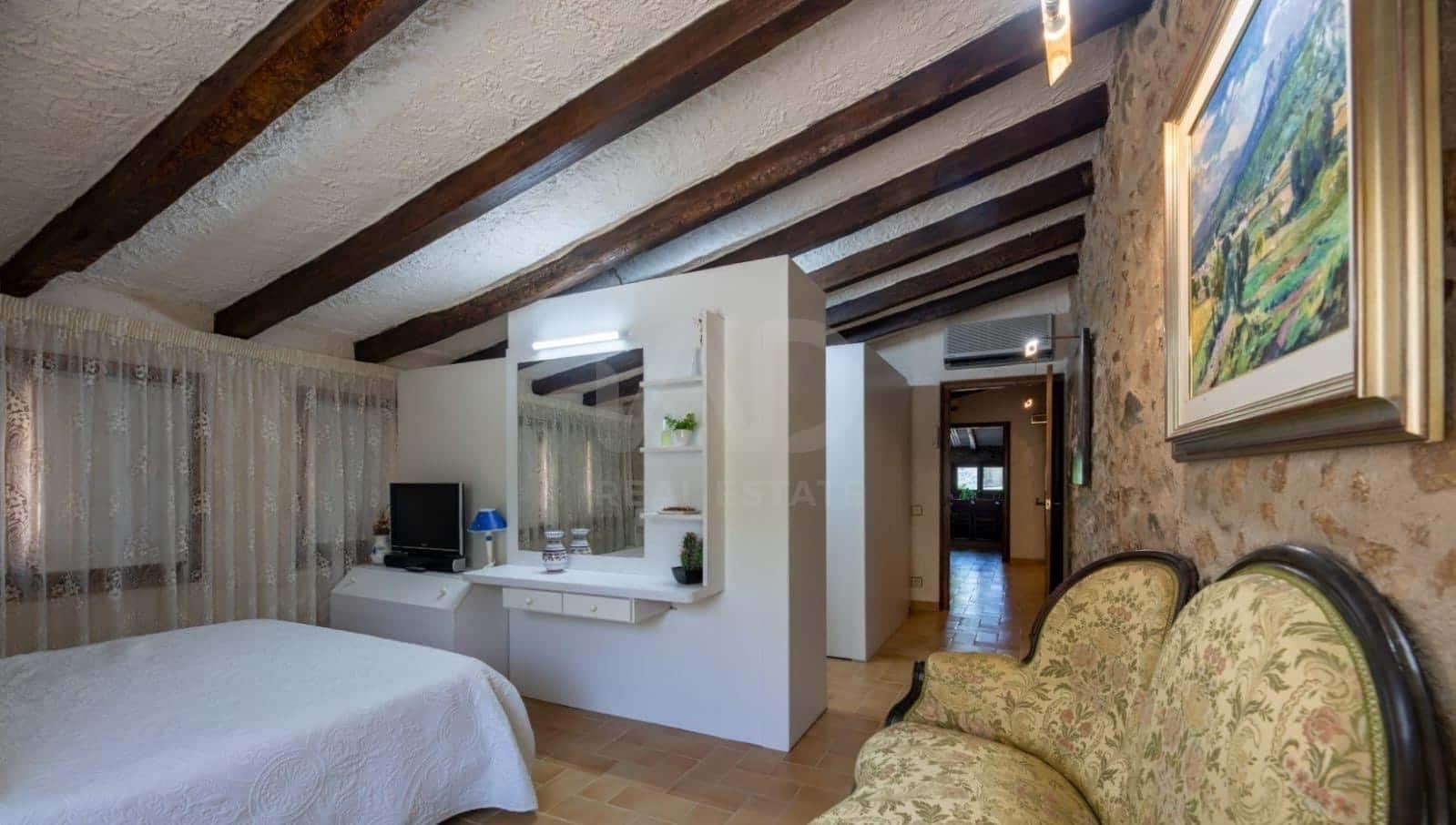 11 bedroom Finca/Country House for sale in Girona city with pool garage - € 1,700,000 (Ref: 9987678)