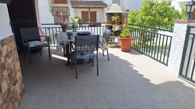 4 soverom Villa til salgs i Tarragona by med garasje - € 249 000 (Ref: 9987682)