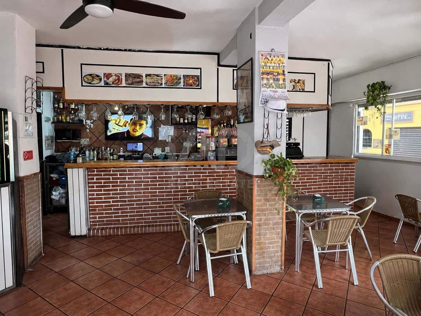 2 bedroom Commercial for sale in Malaga city - € 299,000 (Ref: 9987684)