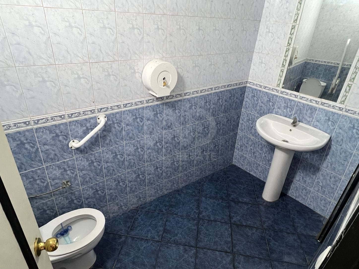 2 bedroom Commercial for sale in Malaga city - € 299,000 (Ref: 9987684)