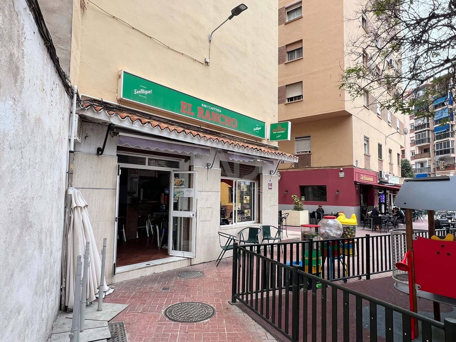 2 bedroom Commercial for sale in Malaga city - € 299,000 (Ref: 9987684)