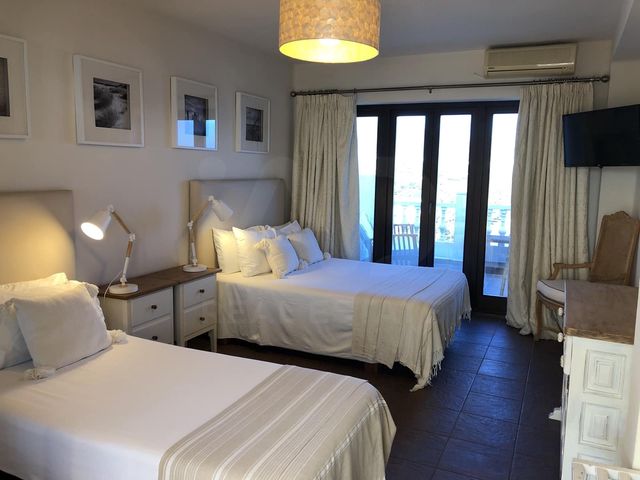 7 chambre Local Commercial à vendre à Chaparil - Torrecilla - Punta Lara, Nerja avec garage - 2 770 000 € (Ref: 9987685)