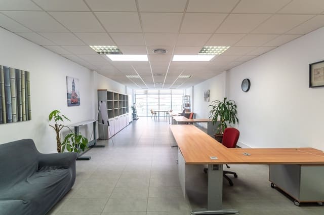 1 slaapkamer Commercieel te koop in Barberà del Vallès - € 145.000 (Ref: 9987688)