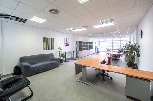 1 slaapkamer Commercieel te koop in Barberà del Vallès - € 145.000 (Ref: 9987688)