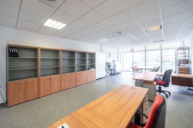 1 slaapkamer Commercieel te koop in Barberà del Vallès - € 145.000 (Ref: 9987688)