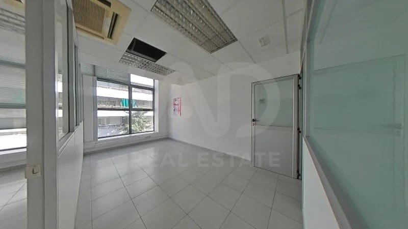 Commercieel te huur in Barcelona stad - € 480 (Ref: 9987689)