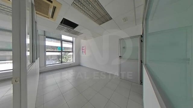 Commercieel te huur in Barcelona stad - € 480 (Ref: 9987689)