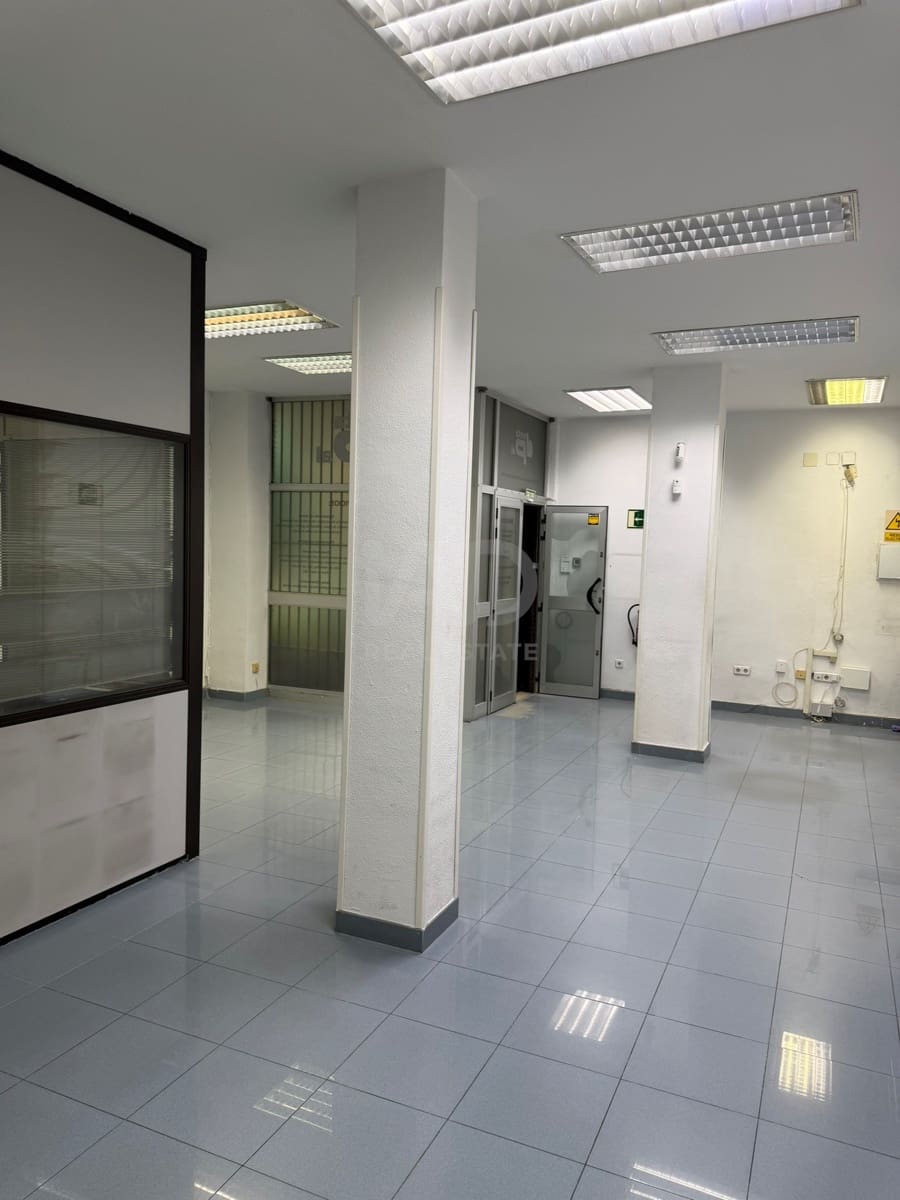 Commerciale in vendita in Madrid citta - 395.000 € (Rif: 9987690)