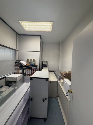 Kommersiell till salu i Madrid stad - 395 000 € (Ref: 9987690)