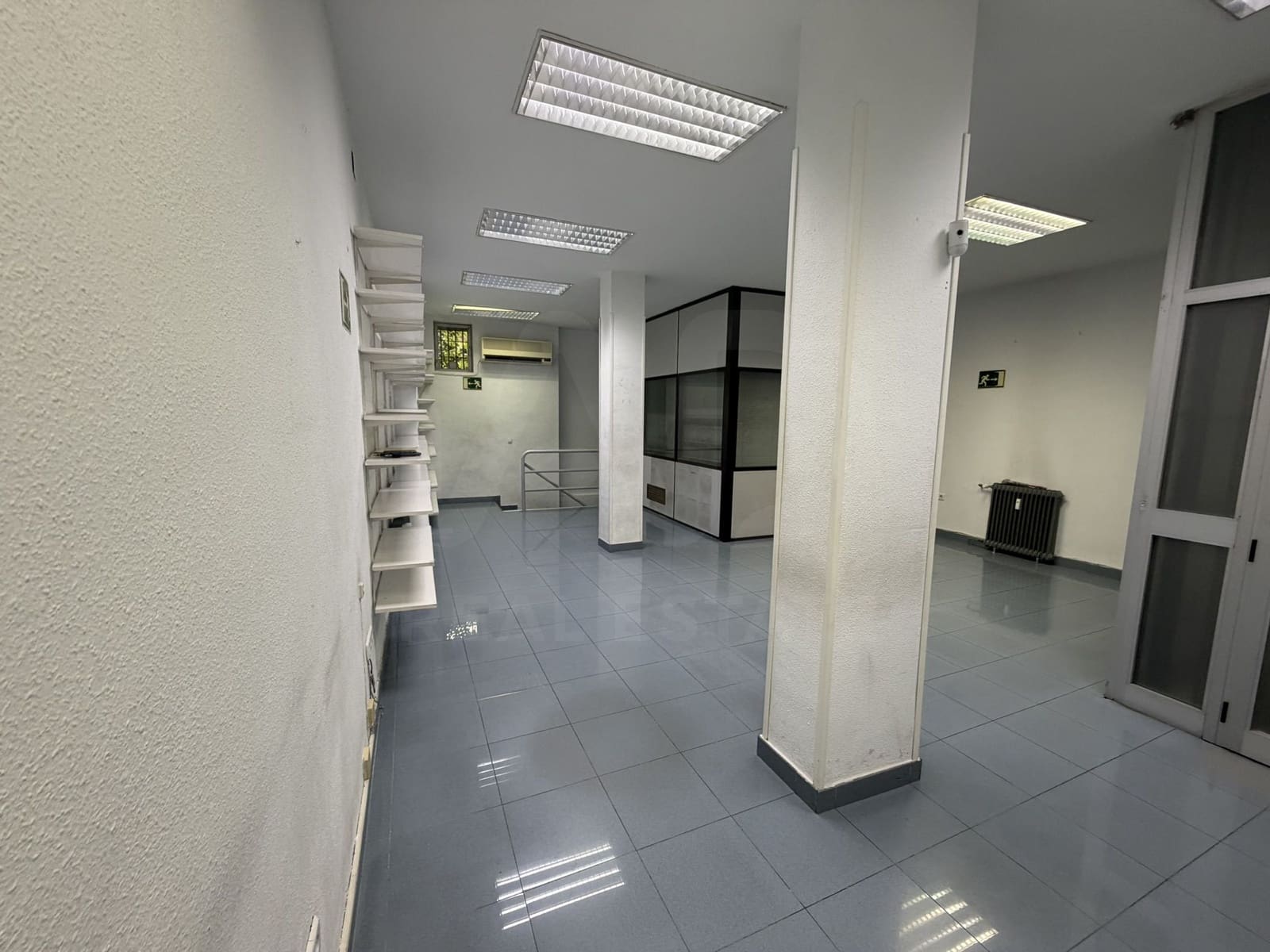 Commercial for sale in Madrid city - € 350,000 (Ref: 9987690)