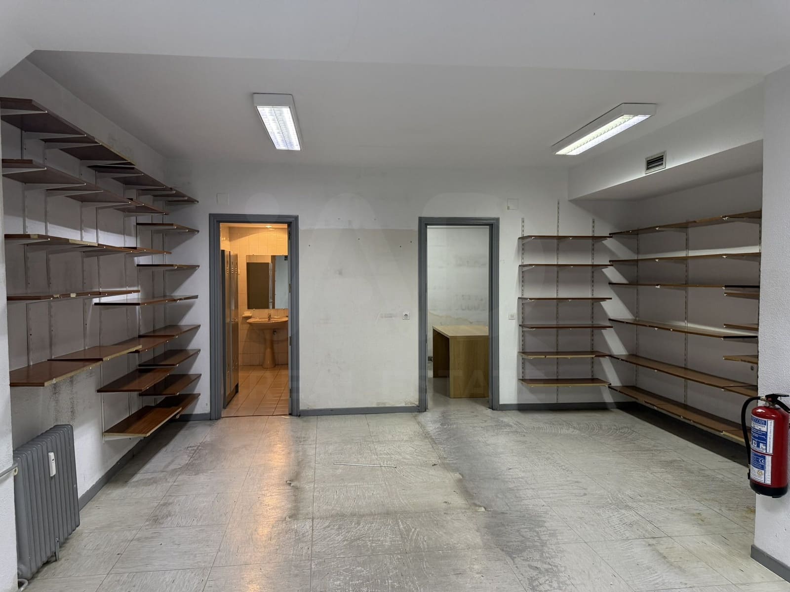 Commercial for sale in Madrid city - € 350,000 (Ref: 9987690)