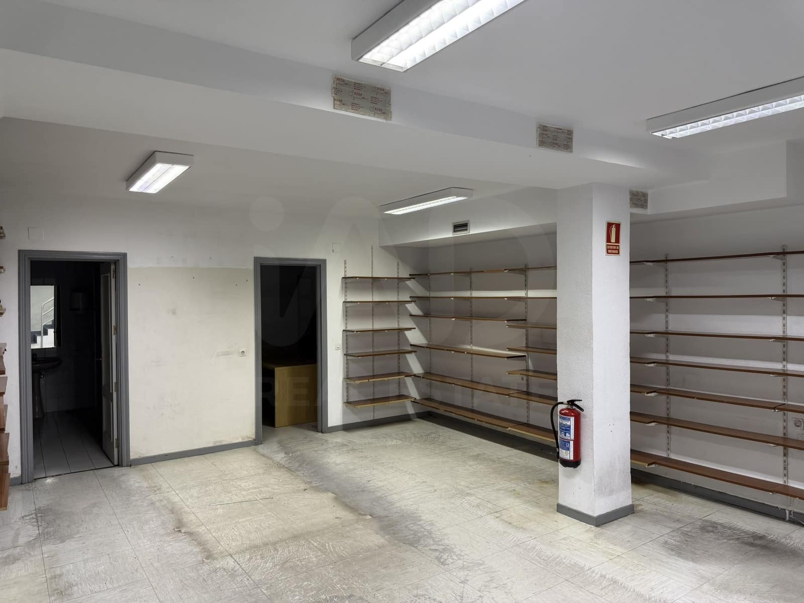 Commercial for sale in Madrid city - € 350,000 (Ref: 9987690)