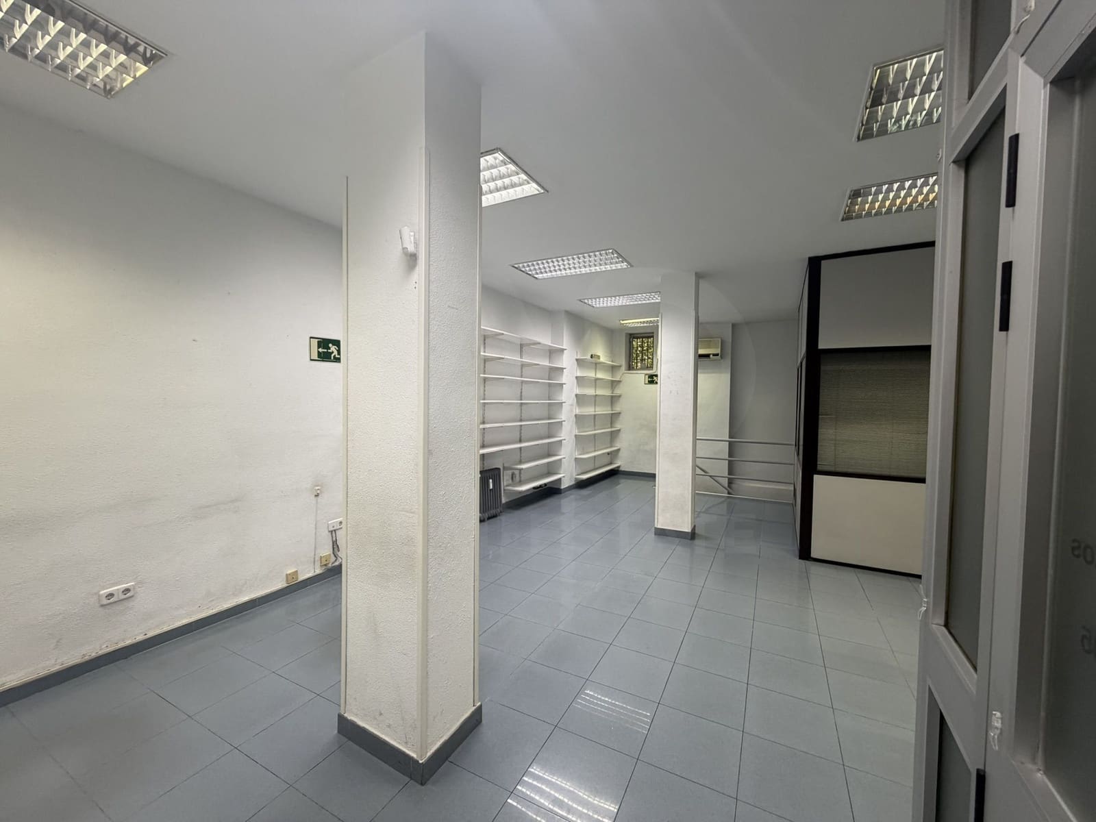 Commercial for sale in Madrid city - € 350,000 (Ref: 9987690)