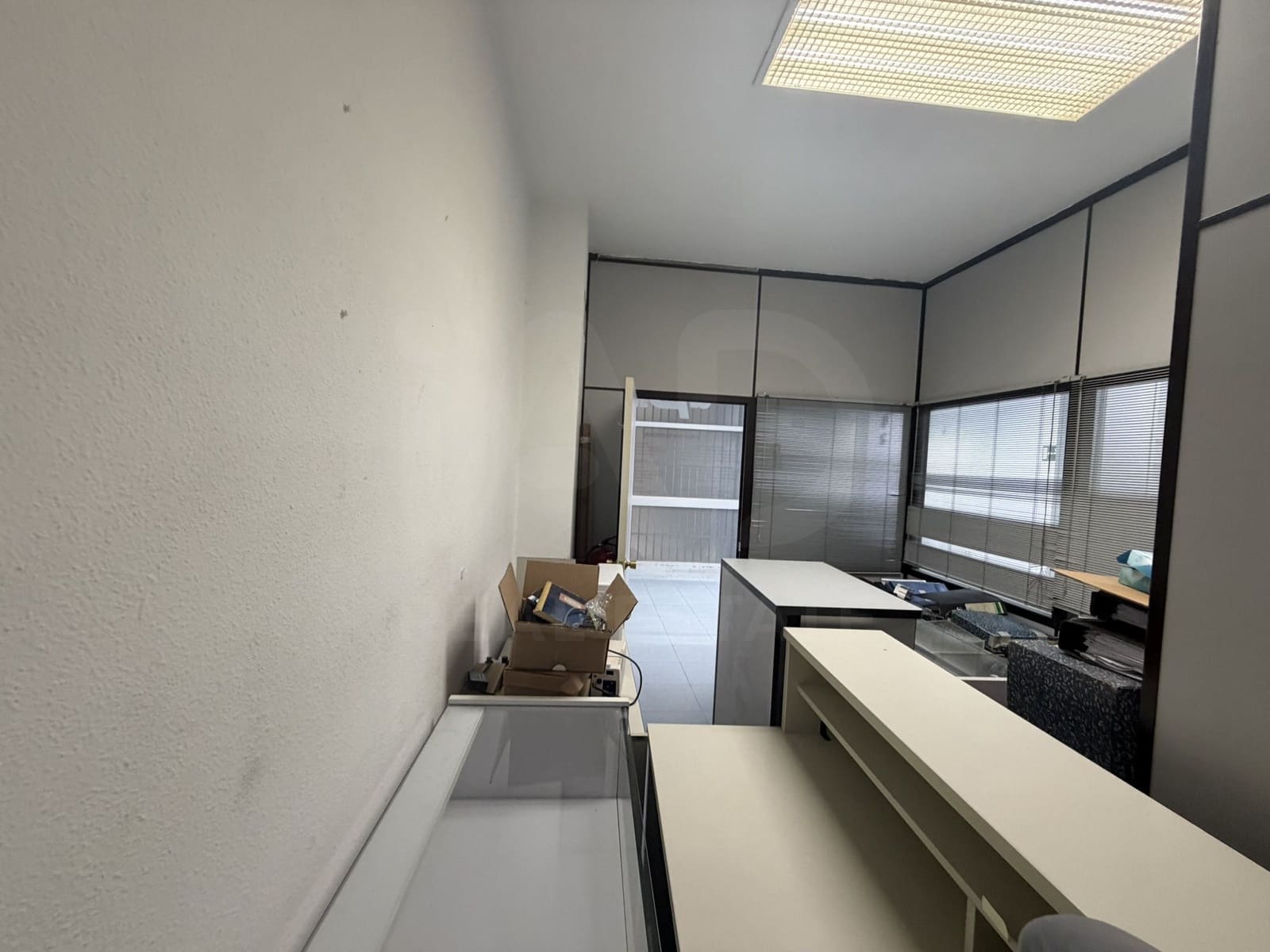 Commercial for sale in Madrid city - € 350,000 (Ref: 9987690)