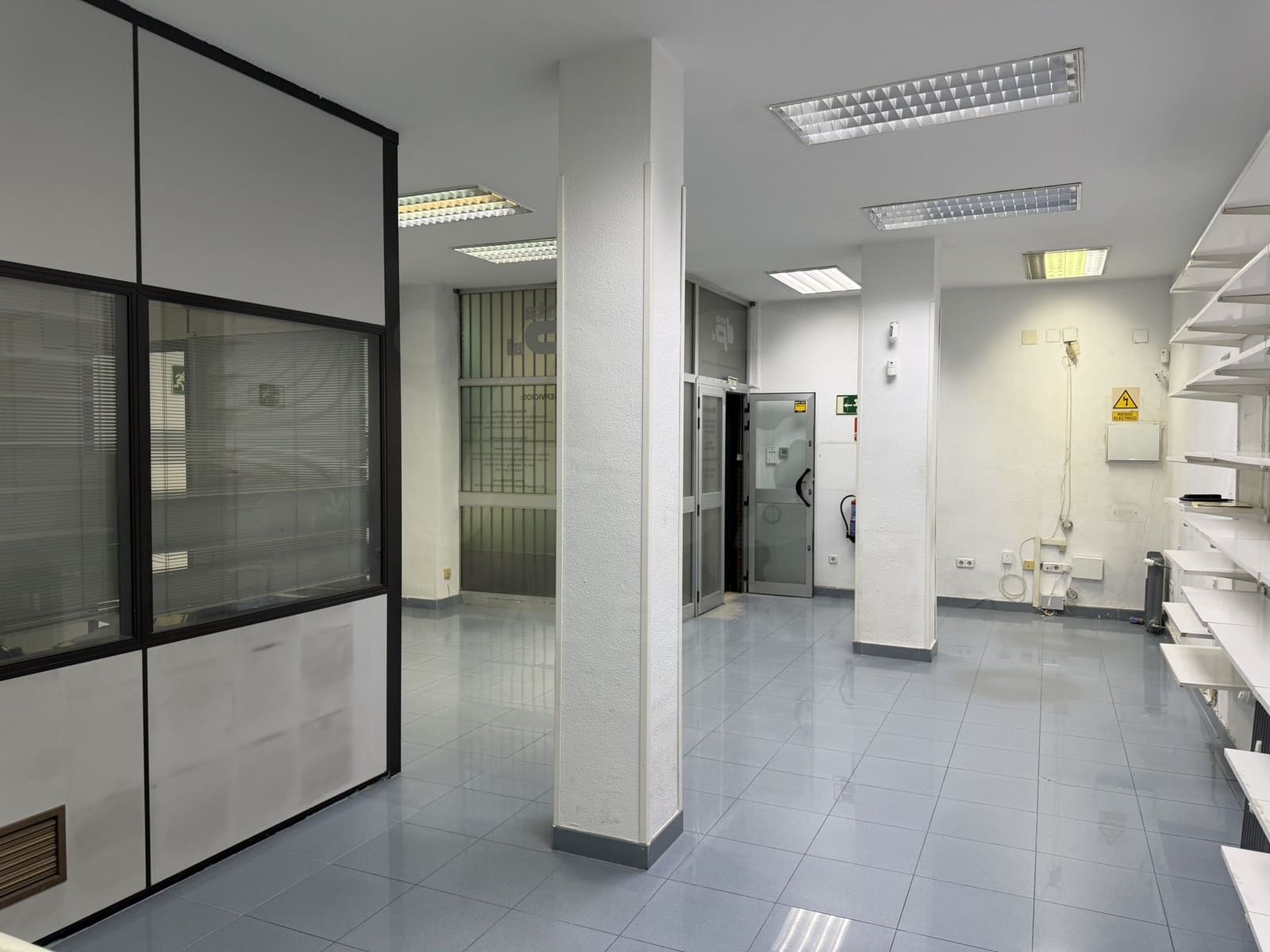 Commercial for sale in Madrid city - € 350,000 (Ref: 9987690)