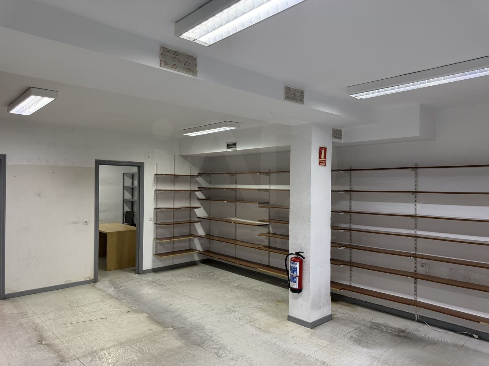 Commercial for sale in Madrid city - € 350,000 (Ref: 9987690)