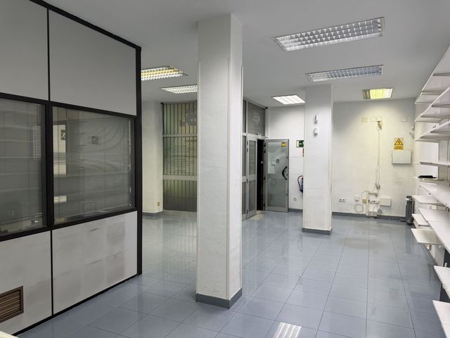 Kommersiell till salu i Madrid stad - 395 000 € (Ref: 9987690)