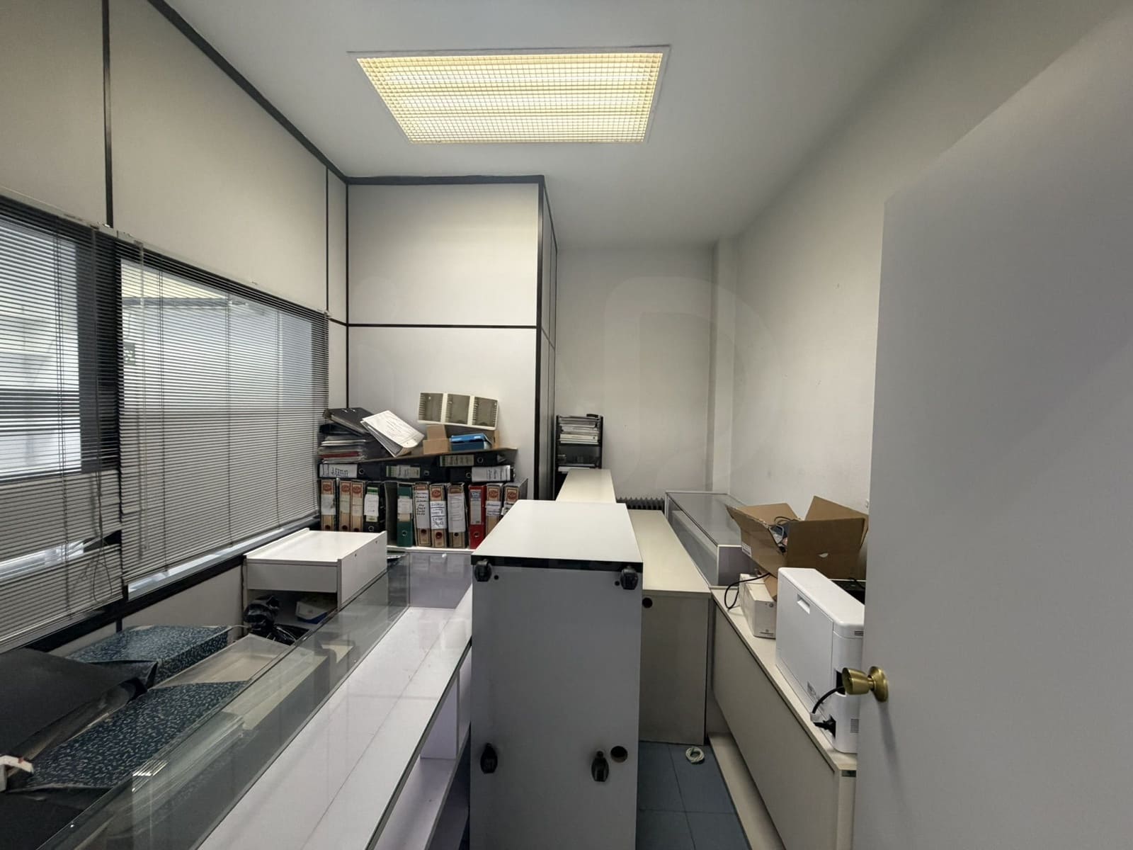 Commercial for sale in Madrid city - € 350,000 (Ref: 9987690)