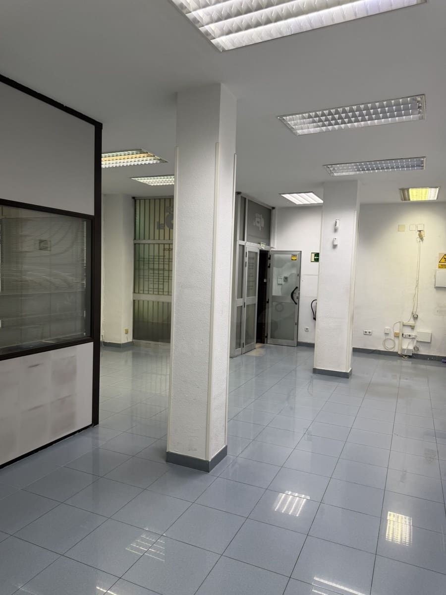 Commercial for sale in Madrid city - € 350,000 (Ref: 9987690)