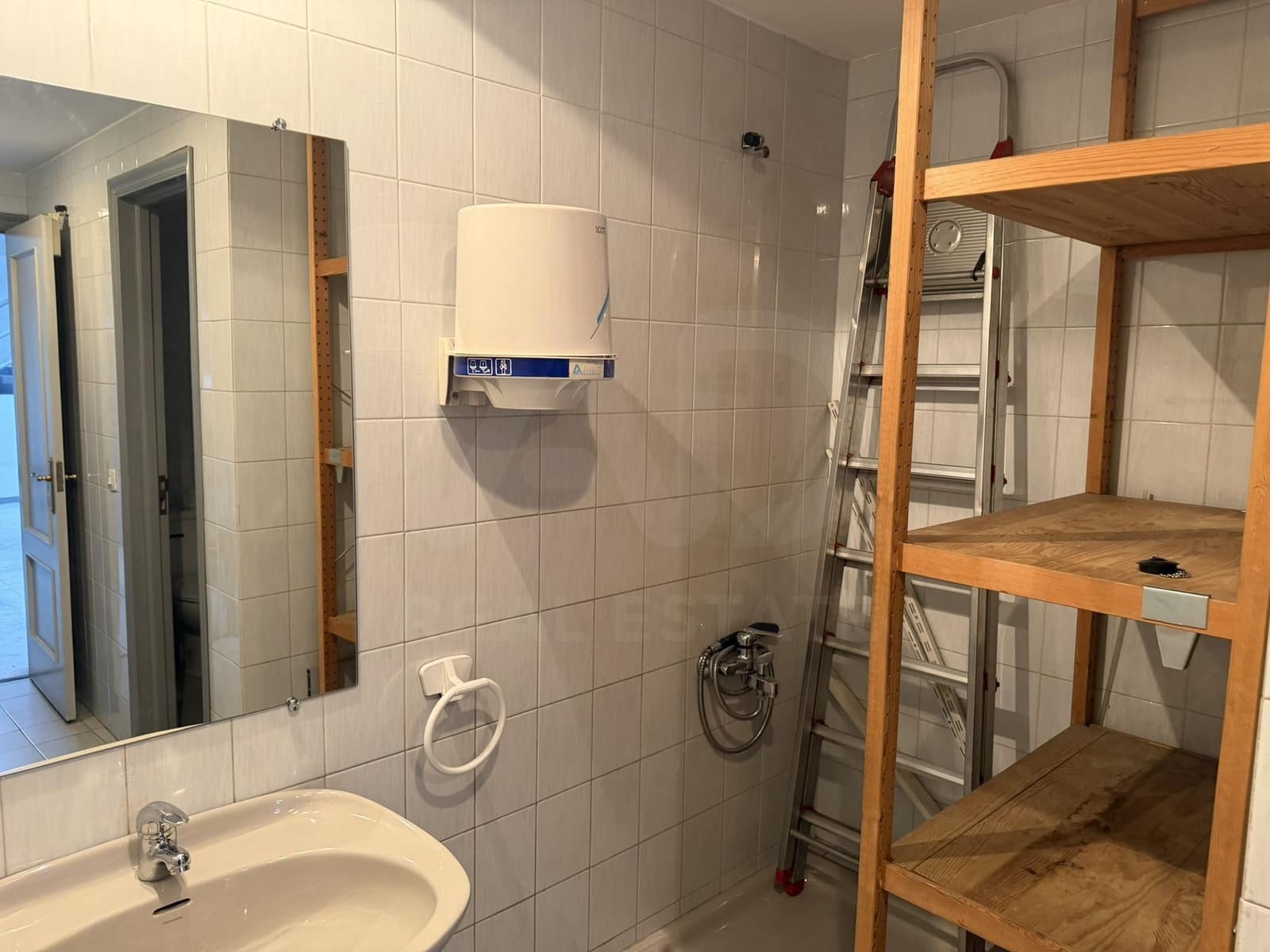 Commercial for sale in Madrid city - € 350,000 (Ref: 9987690)